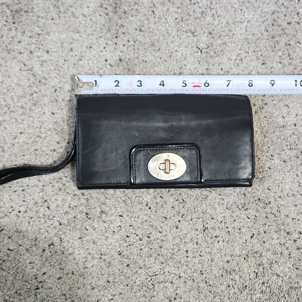 Kate Spade Turnlock Mara Hampton Road Black Leather Clutch Wallet